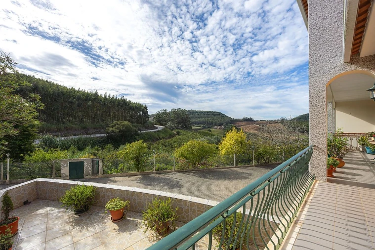 Moradia T4 para Venda em Azueira e Sobral da Abelheira Foto 10