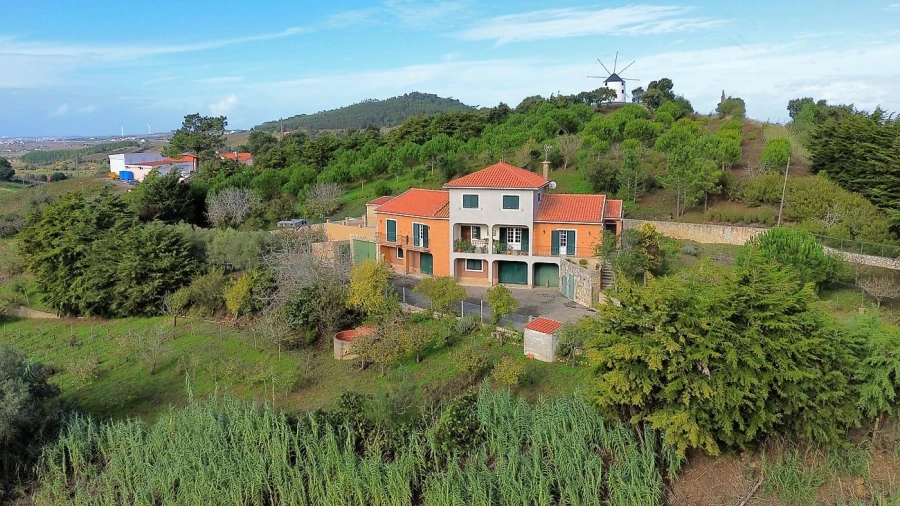 Moradia T4 para Venda em Azueira e Sobral da Abelheira Foto 3