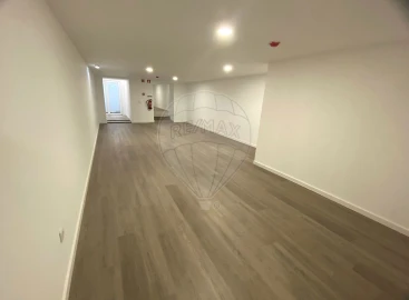 Loja para Arrendamento em Cedofeita, Santo Ildefonso, Sé, Miragaia, São Nicolau e Vitória