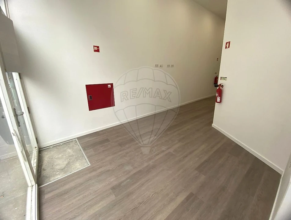 Loja para Arrendamento em Cedofeita, Santo Ildefonso, Sé, Miragaia, São Nicolau e Vitória Foto 10