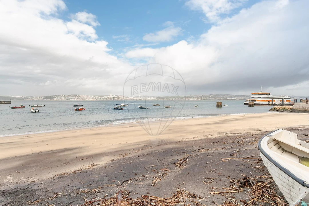 Apartamento T1 para Arrendamento em Caparica e Trafaria Foto 9