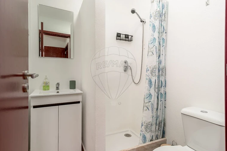 Apartamento T1 para Arrendamento em Caparica e Trafaria Foto 7