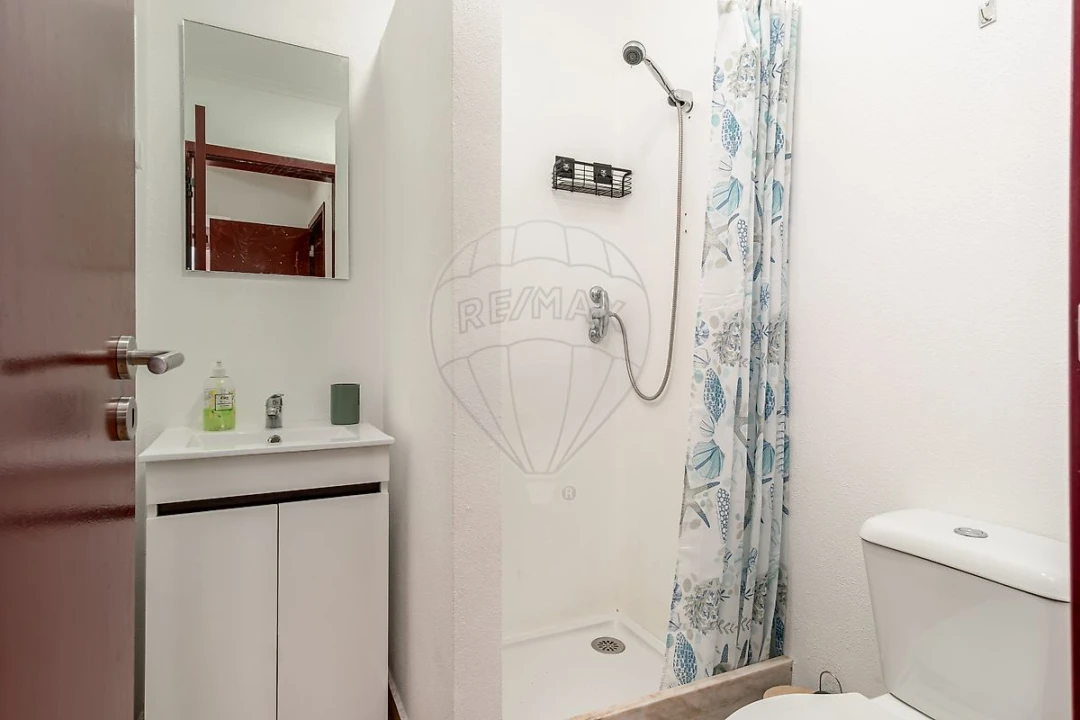 Apartamento T1 para Arrendamento em Caparica e Trafaria Foto 7