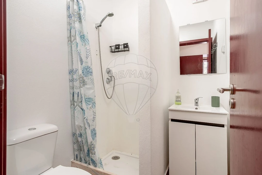 Apartamento T1 para Arrendamento em Caparica e Trafaria Foto 4