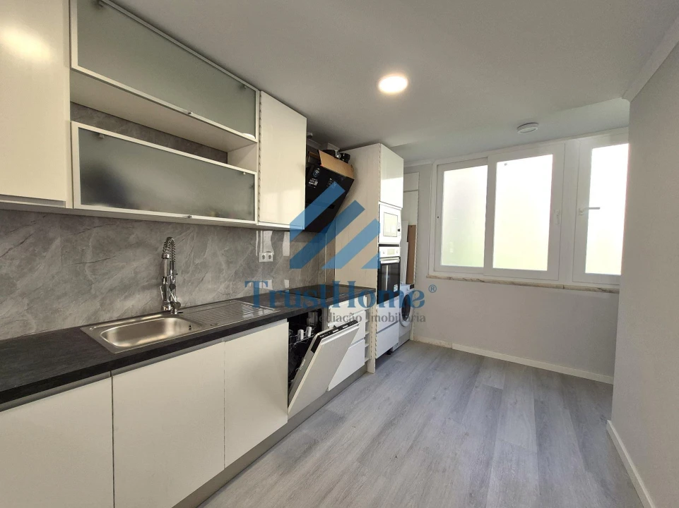 Apartamento T2 para Venda em Benfica Foto 3