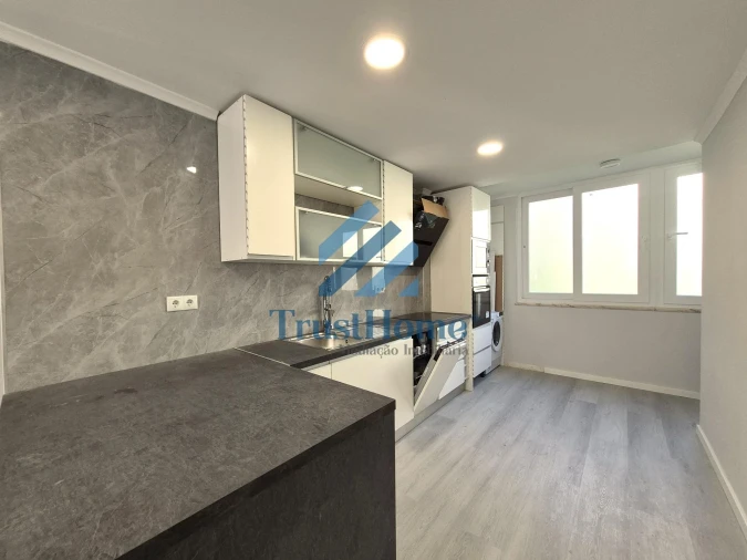 Apartamento T2 para Venda em Benfica Foto 1