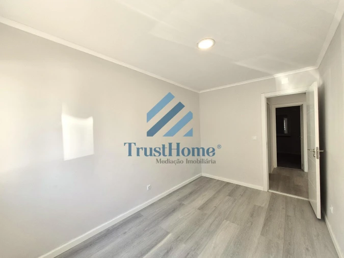 Apartamento T2 para Venda em Benfica Foto 11