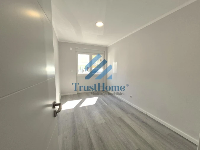 Apartamento T2 para Venda em Benfica Foto 9