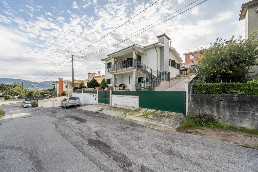 Moradia T3 para Venda em Lordelo Foto 4