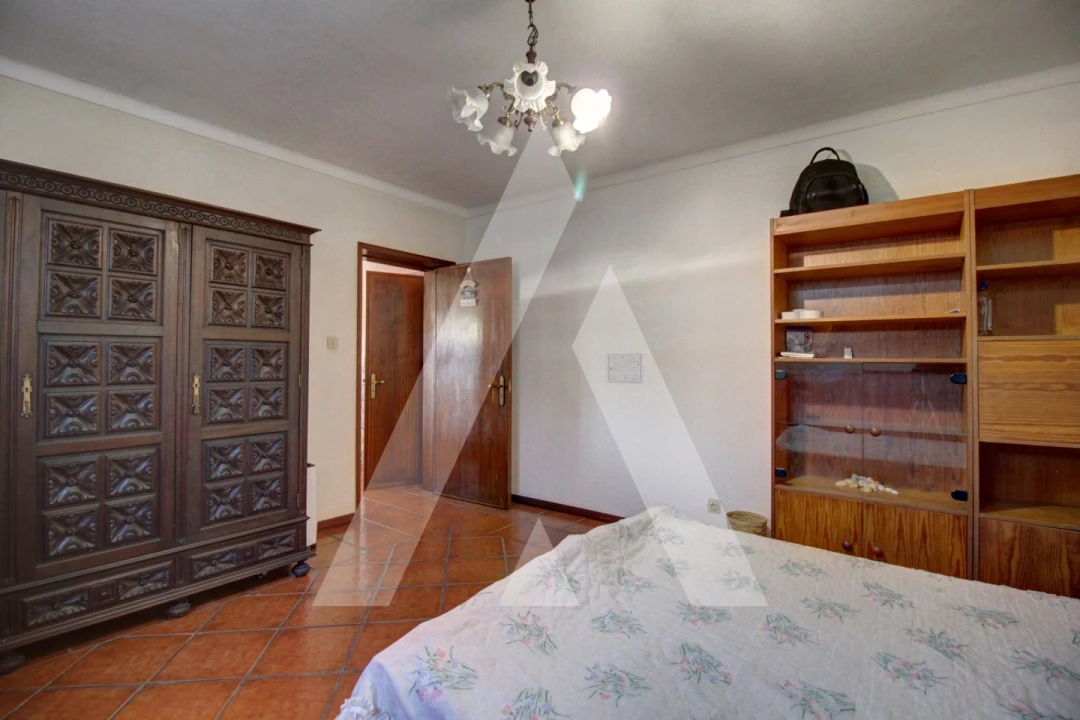 Moradia T6 para Venda em Oiã Foto 26