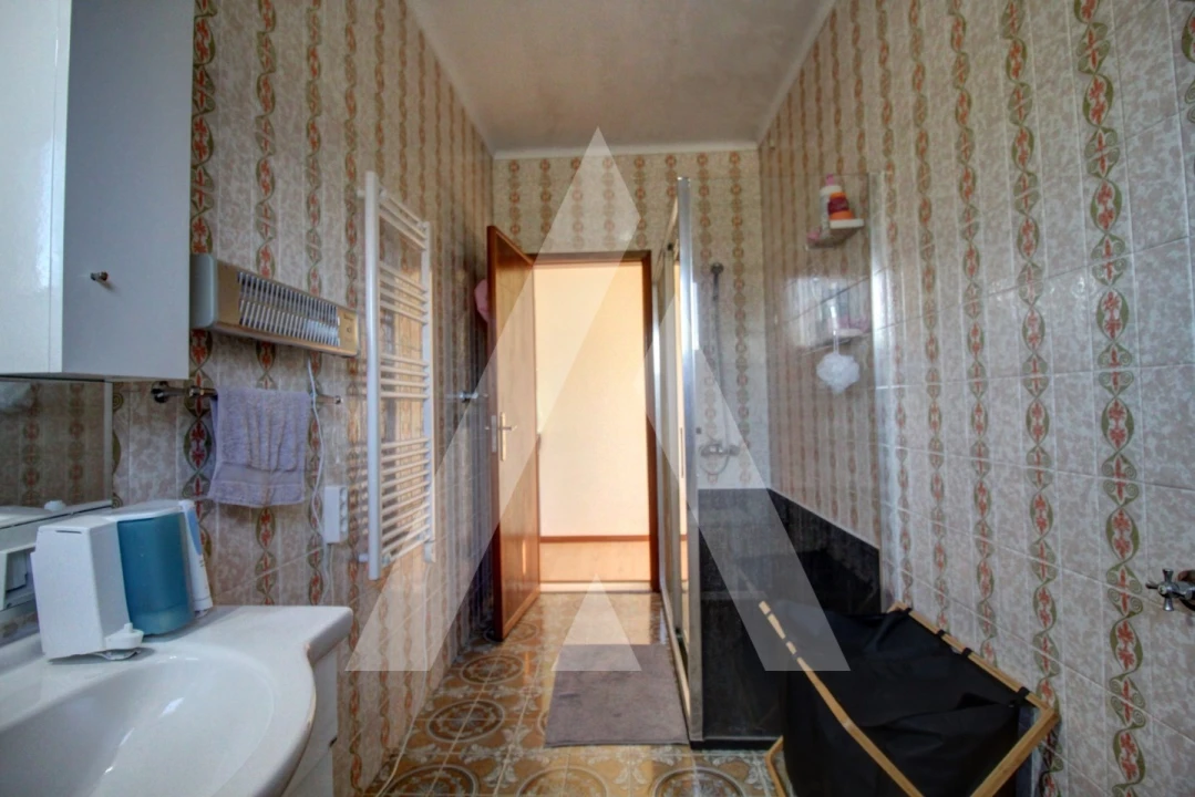 Moradia T6 para Venda em Oiã Foto 23