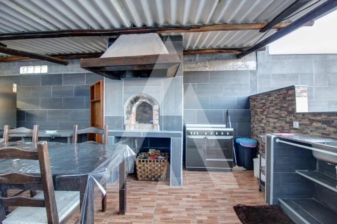 Moradia T6 para Venda em Oiã Foto 35