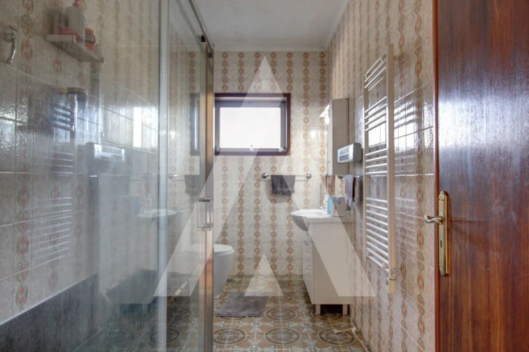 Moradia T6 para Venda em Oiã Foto 22