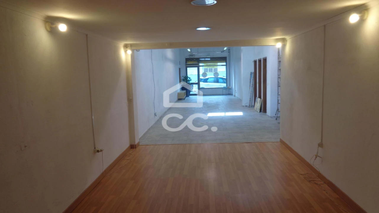 Negócio para Venda em Almada, Cova da Piedade, Pragal e Cacilhas Foto 1