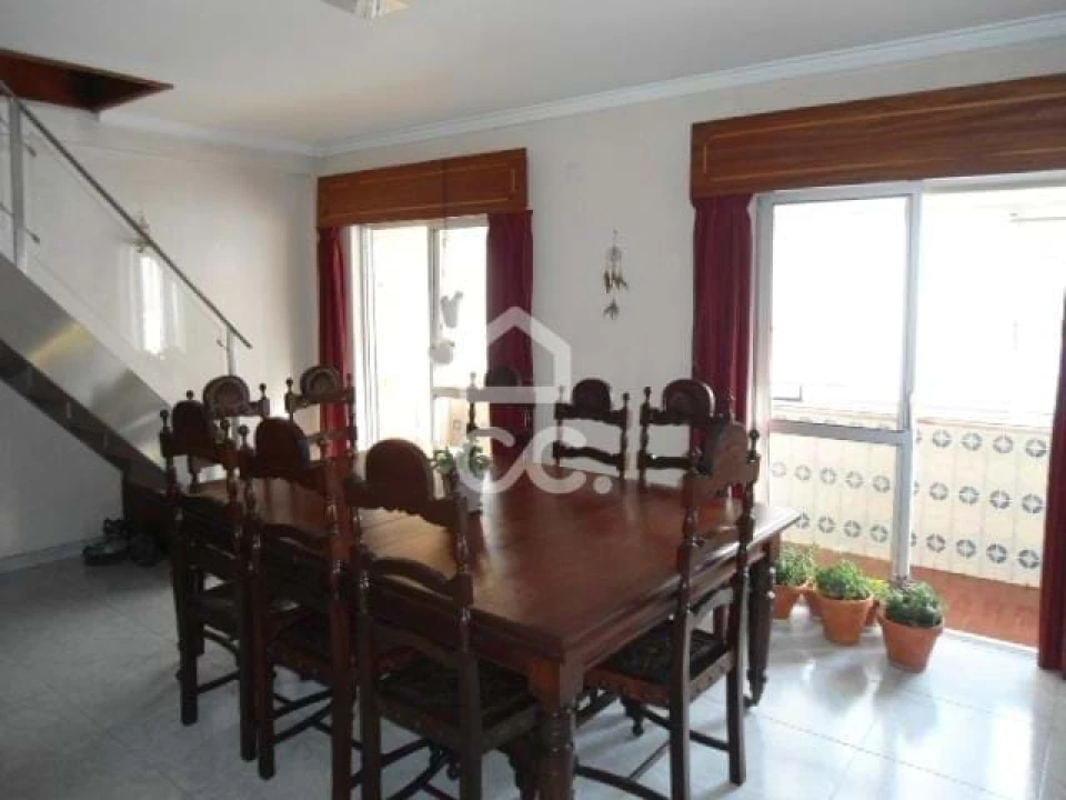 Apartamento T4 para Venda em Corroios Foto 12