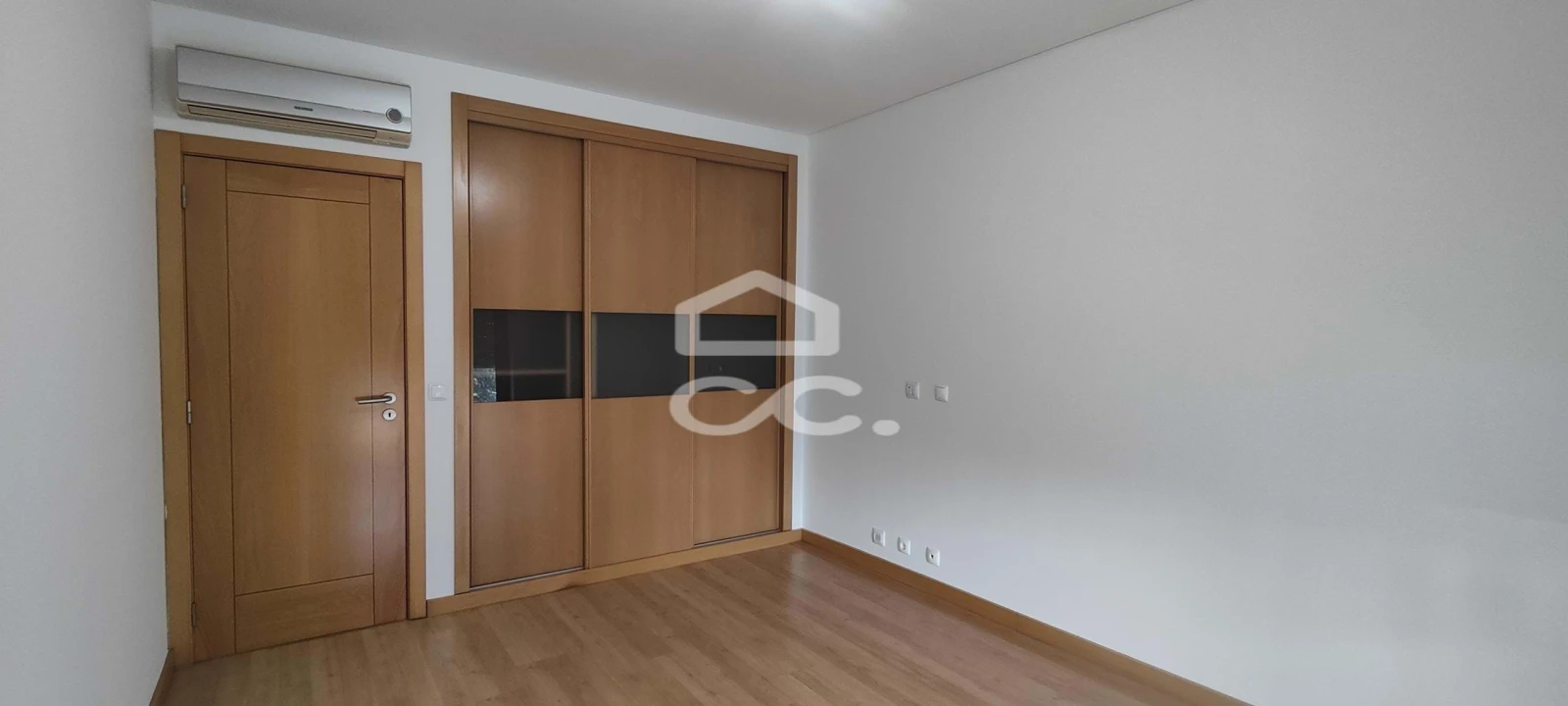 Apartamento T3 para Venda em Charneca de Caparica e Sobreda Foto 21