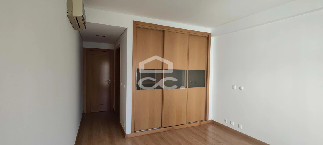 Apartamento T3 para Venda em Charneca de Caparica e Sobreda Foto 31