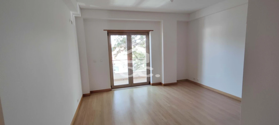 Apartamento T3 para Venda em Charneca de Caparica e Sobreda Foto 26