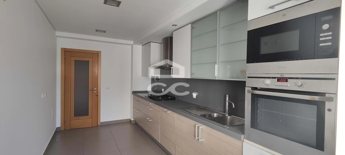 Apartamento T3 para Venda em Charneca de Caparica e Sobreda Foto 3