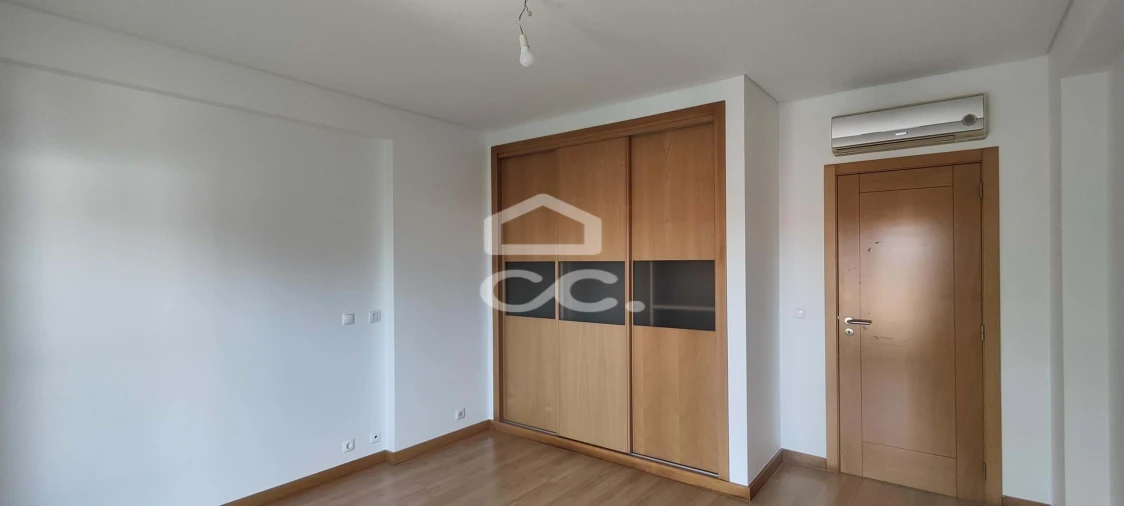 Apartamento T3 para Venda em Charneca de Caparica e Sobreda Foto 25