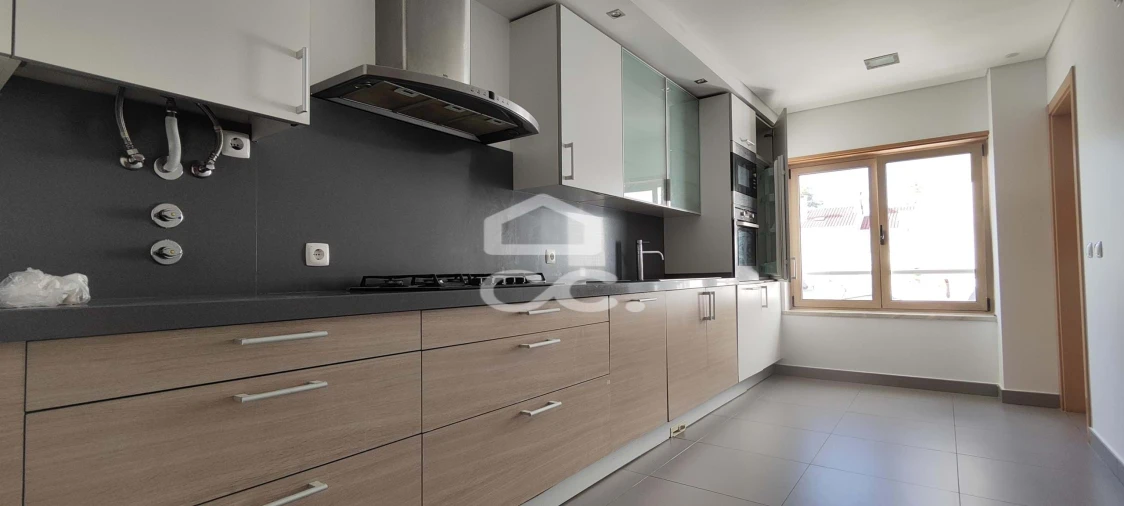 Apartamento T3 para Venda em Charneca de Caparica e Sobreda Foto 4