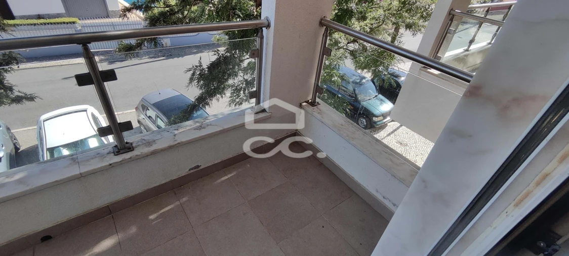 Apartamento T3 para Venda em Charneca de Caparica e Sobreda Foto 28