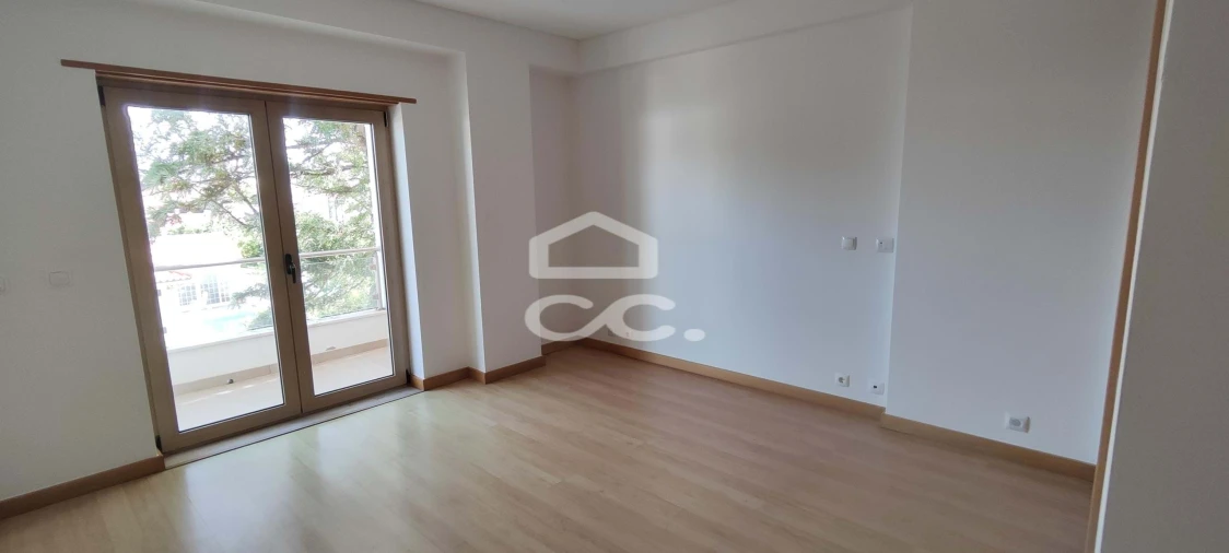 Apartamento T3 para Venda em Charneca de Caparica e Sobreda Foto 24