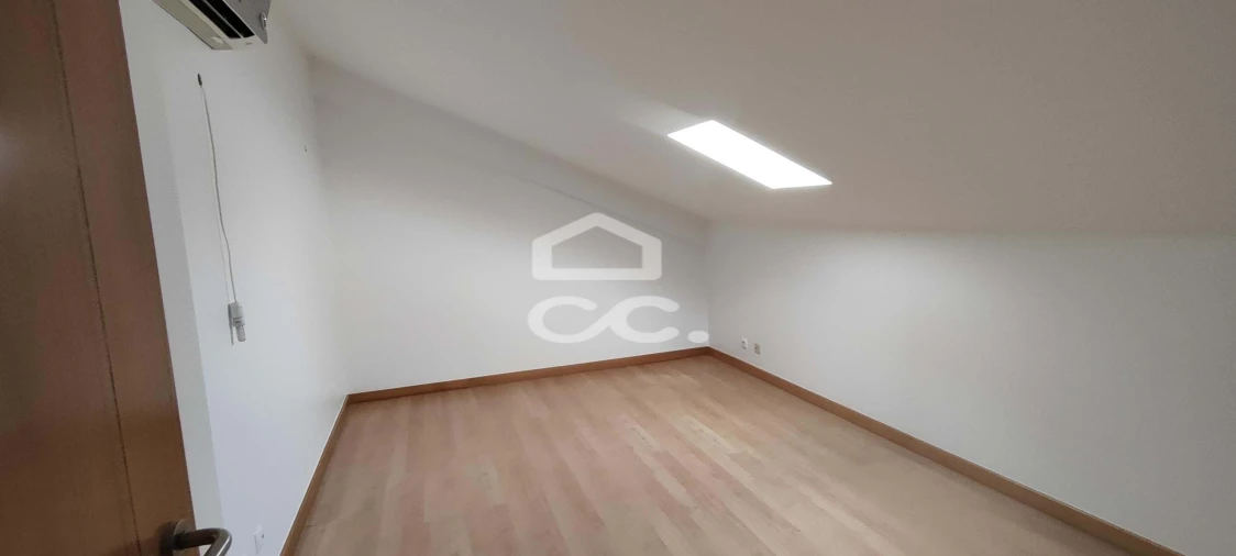 Apartamento T3 para Venda em Charneca de Caparica e Sobreda Foto 16