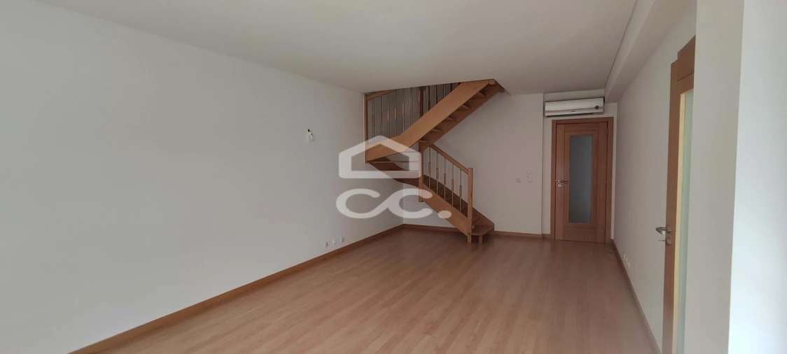 Apartamento T3 para Venda em Charneca de Caparica e Sobreda Foto 9