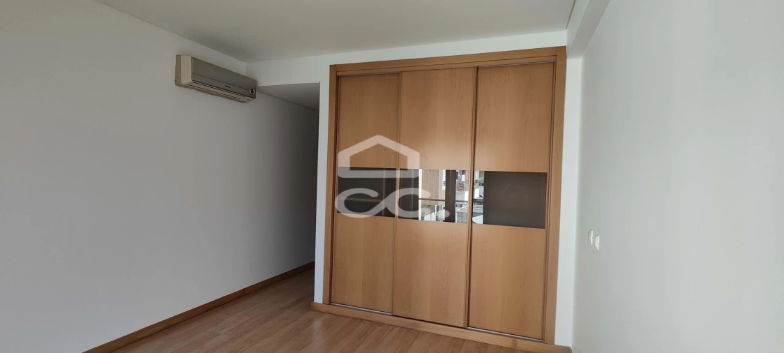 Apartamento T3 para Venda em Charneca de Caparica e Sobreda Foto 30