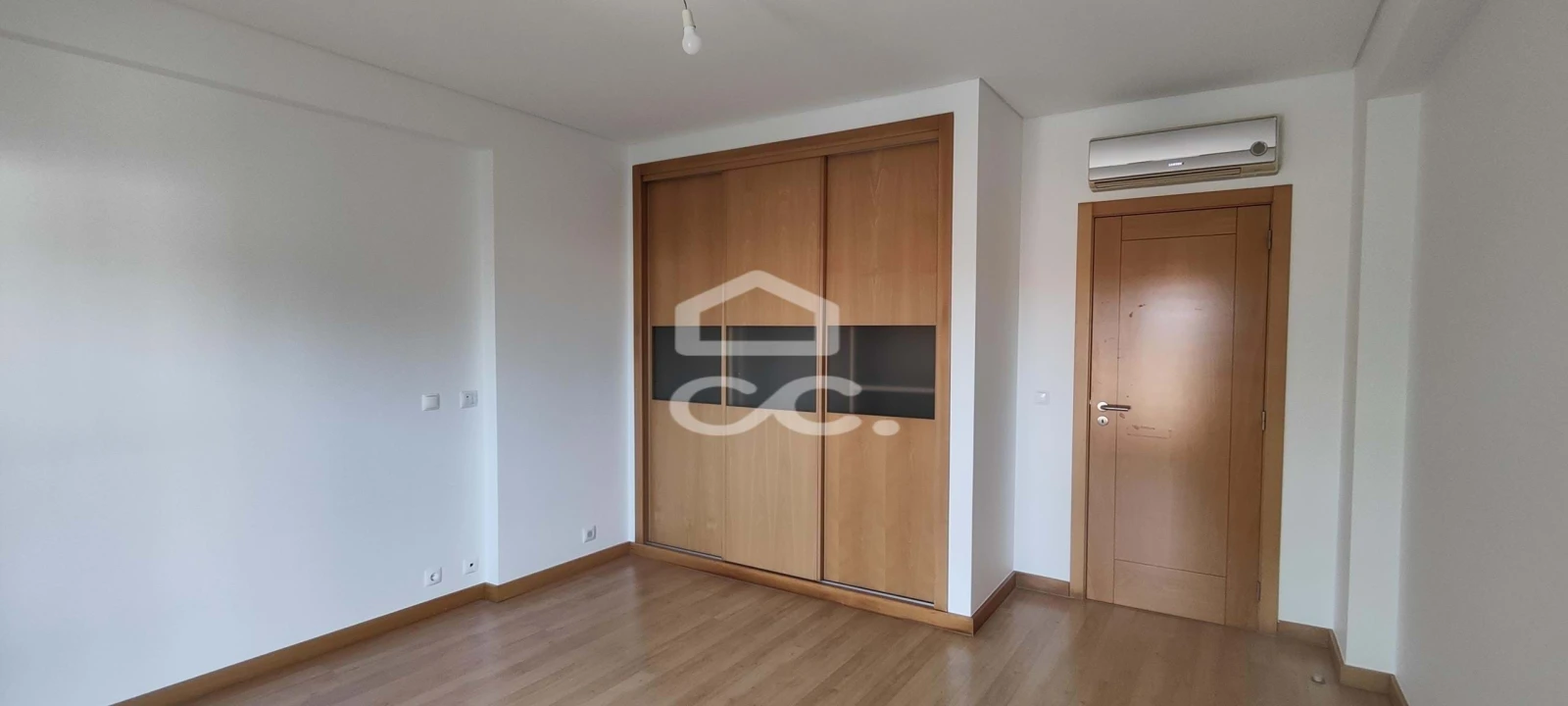 Apartamento T3 para Venda em Charneca de Caparica e Sobreda Foto 22