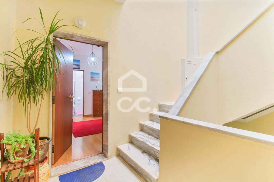 Apartamento T2 para Venda em Seixal Foto 3