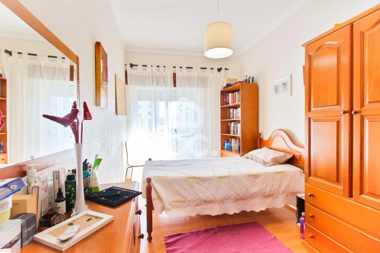 Apartamento T2 para Venda em Seixal Foto 11