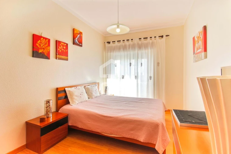 Apartamento T2 para Venda em Seixal Foto 9