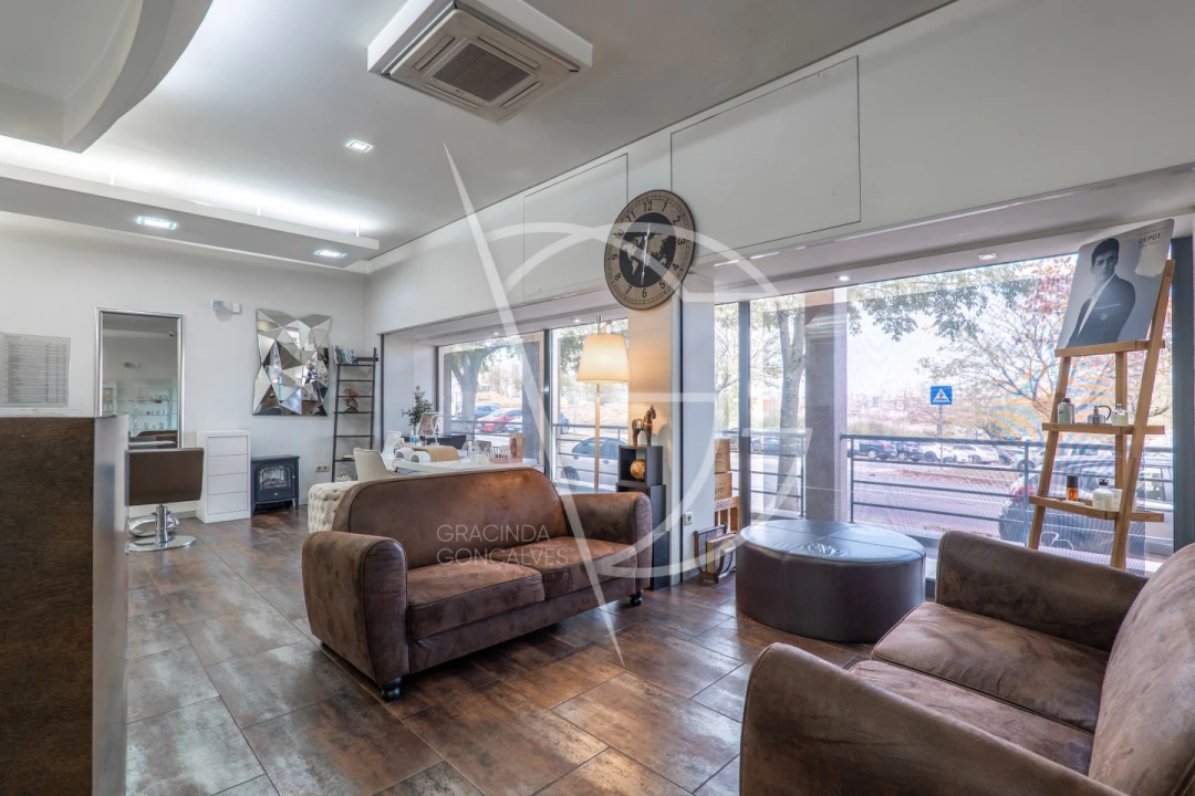 Loja para Venda em Santa Marinha e São Pedro da Afurada Foto 2