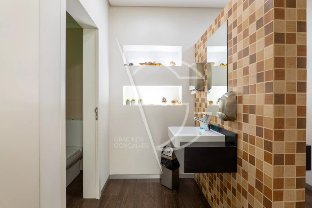 Loja para Venda em Santa Marinha e São Pedro da Afurada Foto 12