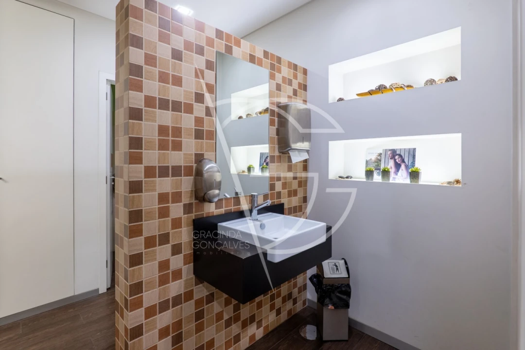 Loja para Venda em Santa Marinha e São Pedro da Afurada Foto 16