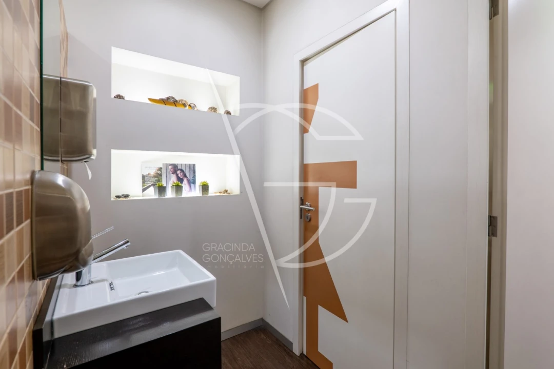 Loja para Venda em Santa Marinha e São Pedro da Afurada Foto 17