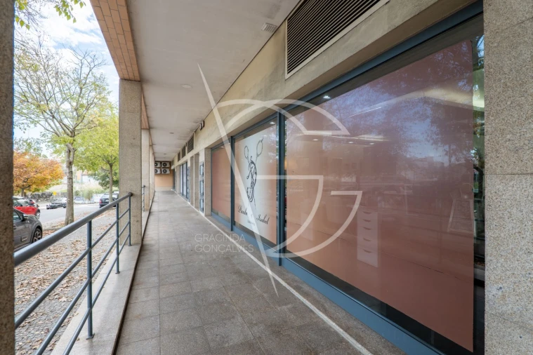 Loja para Venda em Santa Marinha e São Pedro da Afurada Foto 23