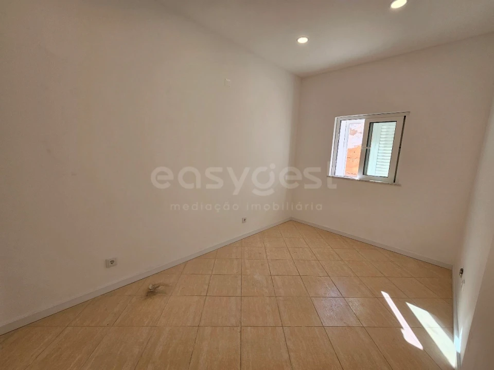 Moradia T3 para Venda em Estômbar e Parchal Foto 4