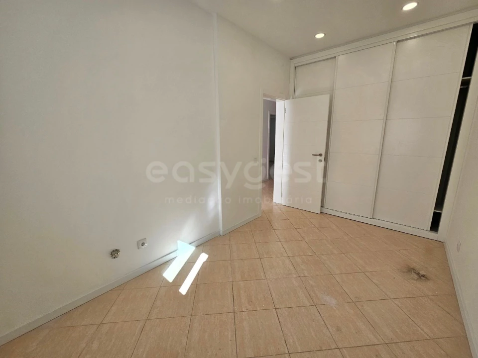 Moradia T3 para Venda em Estômbar e Parchal Foto 5