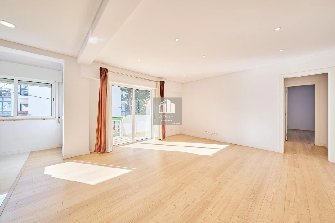 Apartamento T2 para Venda em Charneca de Caparica e Sobreda Foto 1