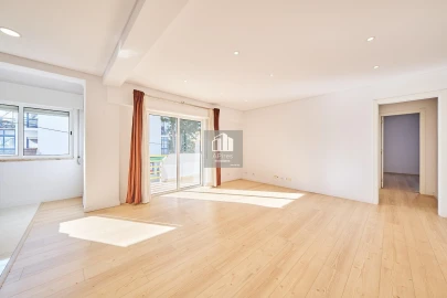 Apartamento T2 para Venda em Charneca de Caparica e Sobreda
