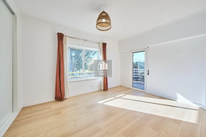 Apartamento T2 para Venda em Charneca de Caparica e Sobreda