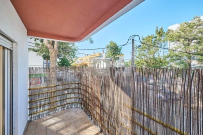 Apartamento T2 para Venda em Charneca de Caparica e Sobreda