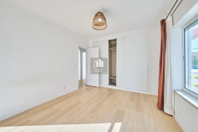 Apartamento T2 para Venda em Charneca de Caparica e Sobreda