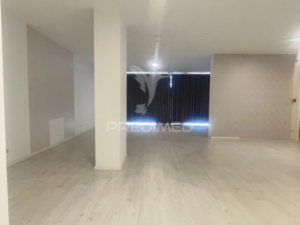 Loja para Arrendamento em Bougado (São Martinho e Santiago) Foto 4