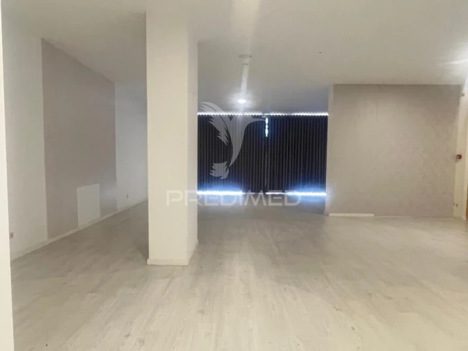 Loja para Arrendamento em Bougado (São Martinho e Santiago) Foto 4