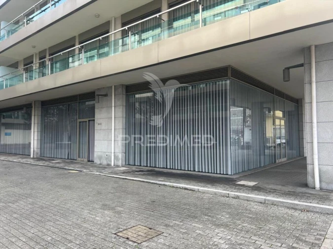 Loja para Arrendamento em Bougado (São Martinho e Santiago)