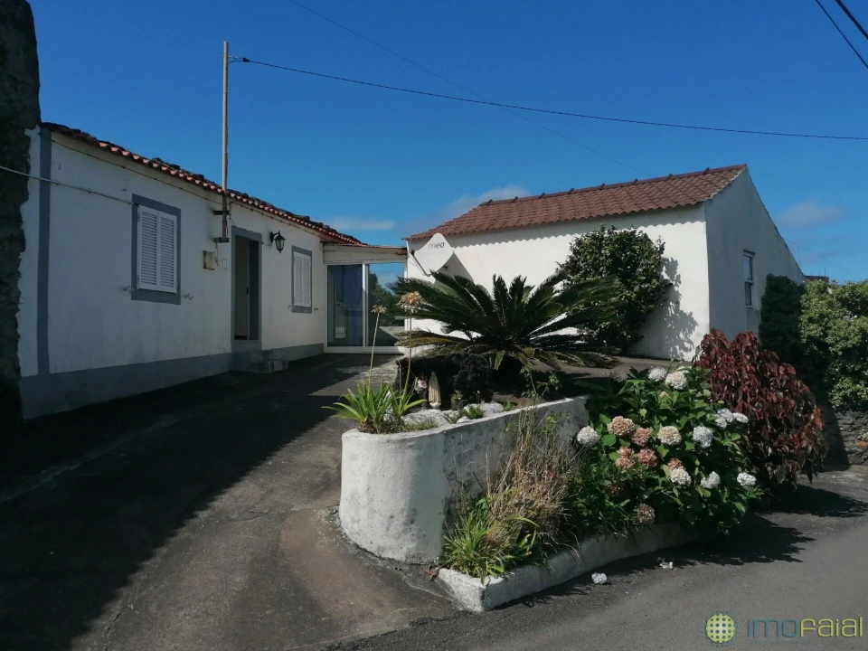 Moradia T2 para Venda em Cedros Foto 2